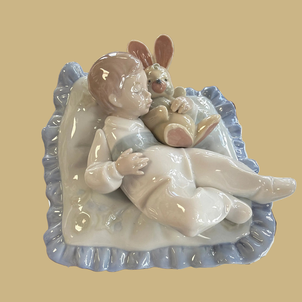 Lladro “Taking A Snooze”Figurine