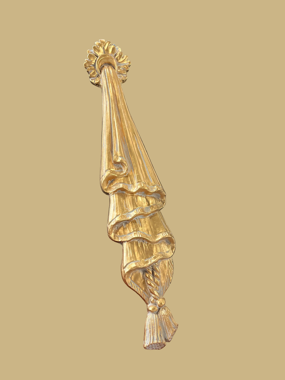 Vintage gold-finished decorative swag