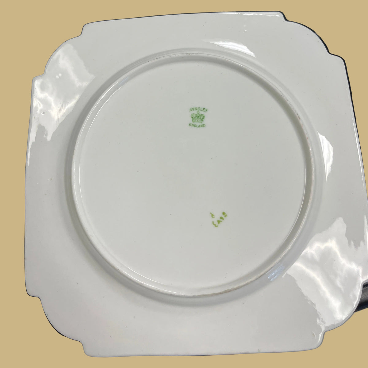 Aynsley Plate in the Pembroke Pattern/England
