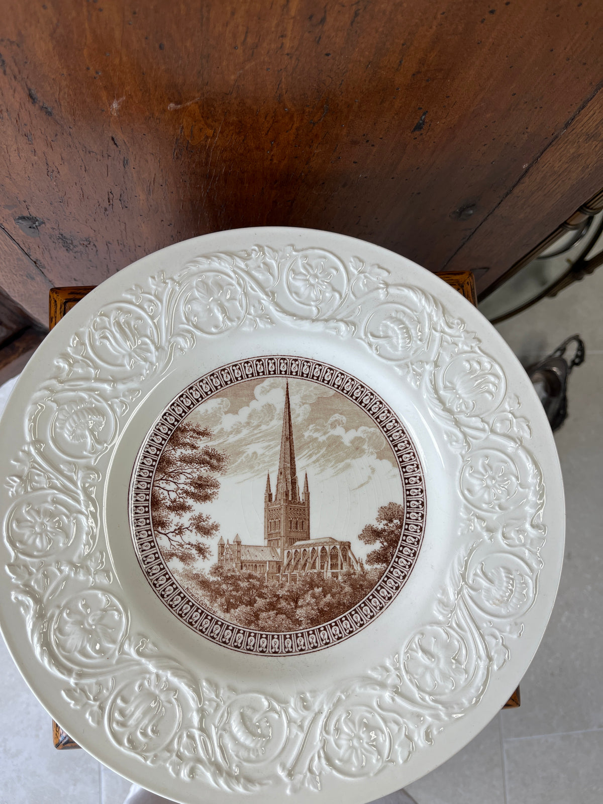 Wedgwood "English Cathedrals" series decorative plate featuring Norwich