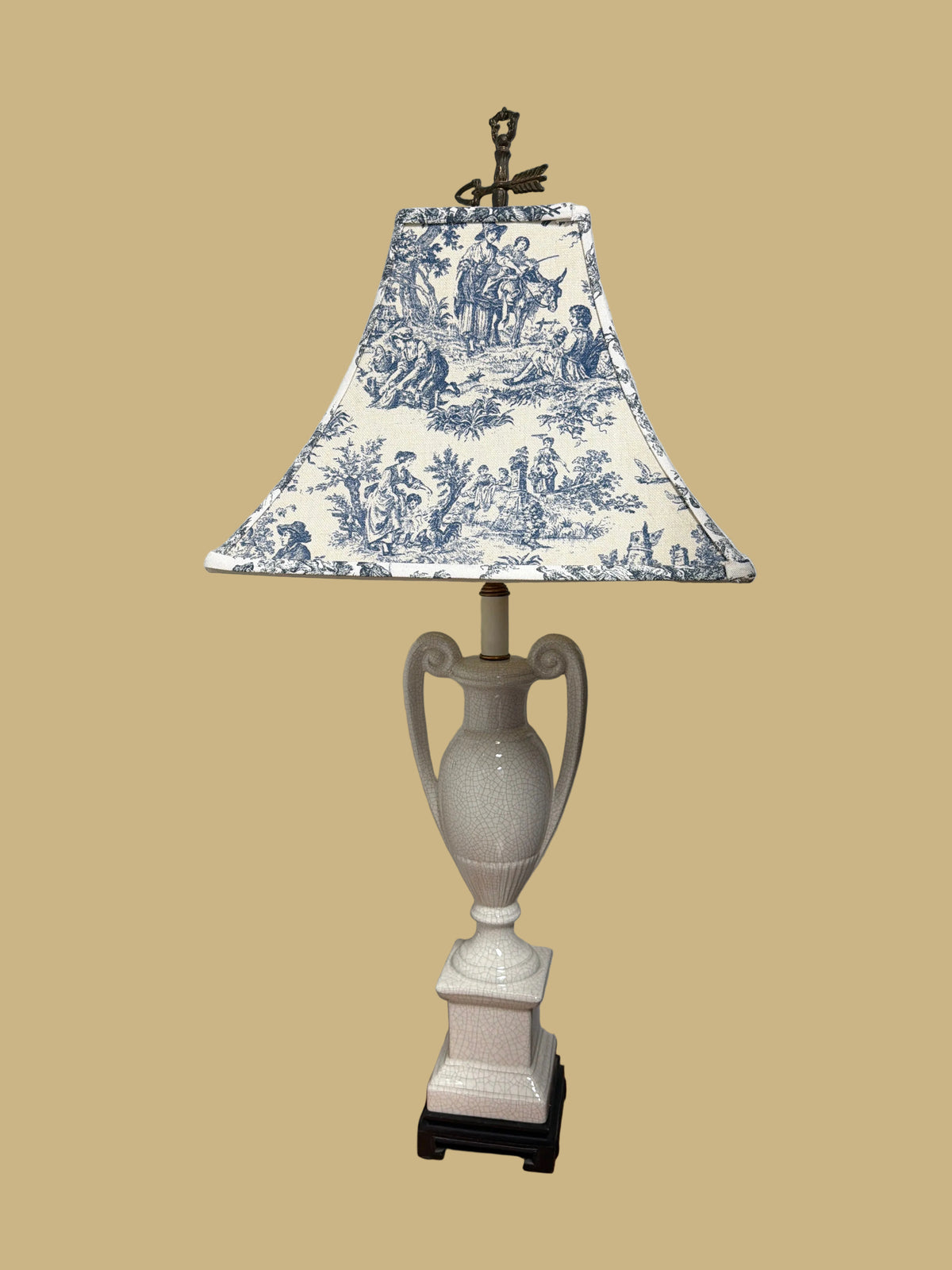 Neoclassical Style Lamp with Finial