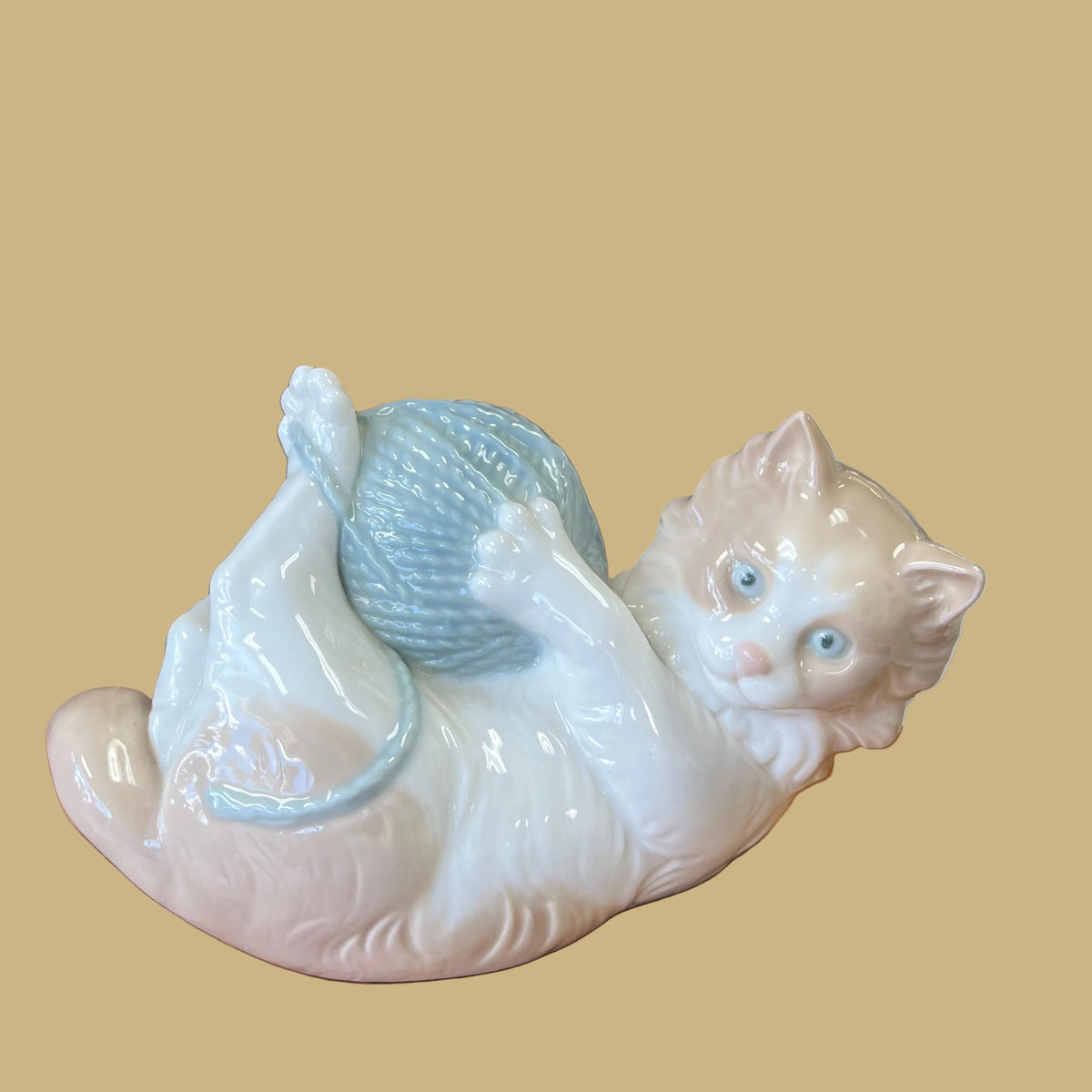 Nao by Lladro Cat with a Blue Ball of Yarn