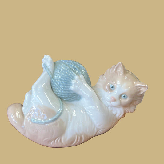 Nao by Lladro Cat with a Blue Ball of Yarn