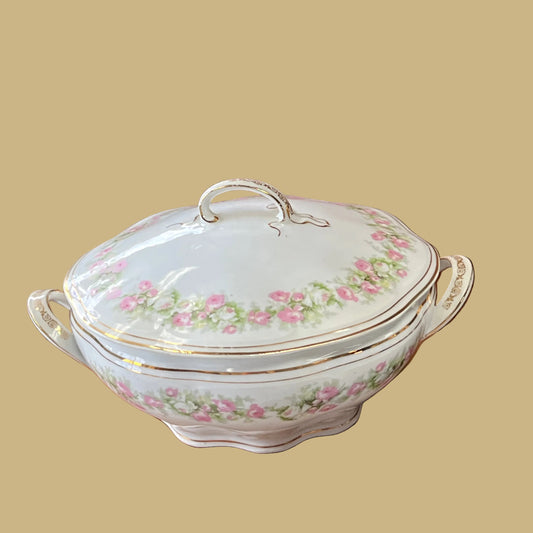 A “Mignon” Pattern covered Tureen by Z.S. & Co.
