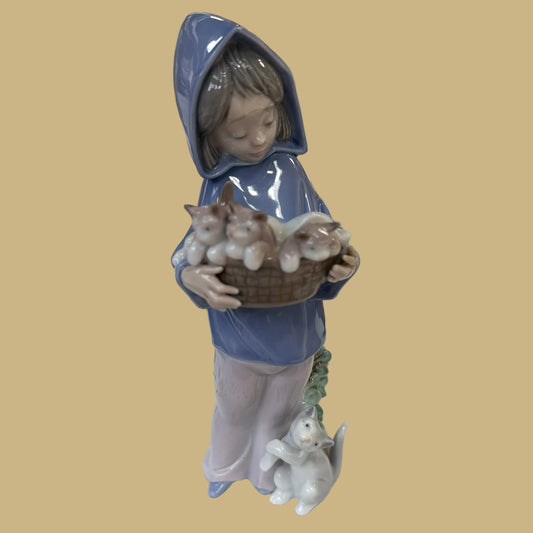 Lladro "Mother's Little Helper"