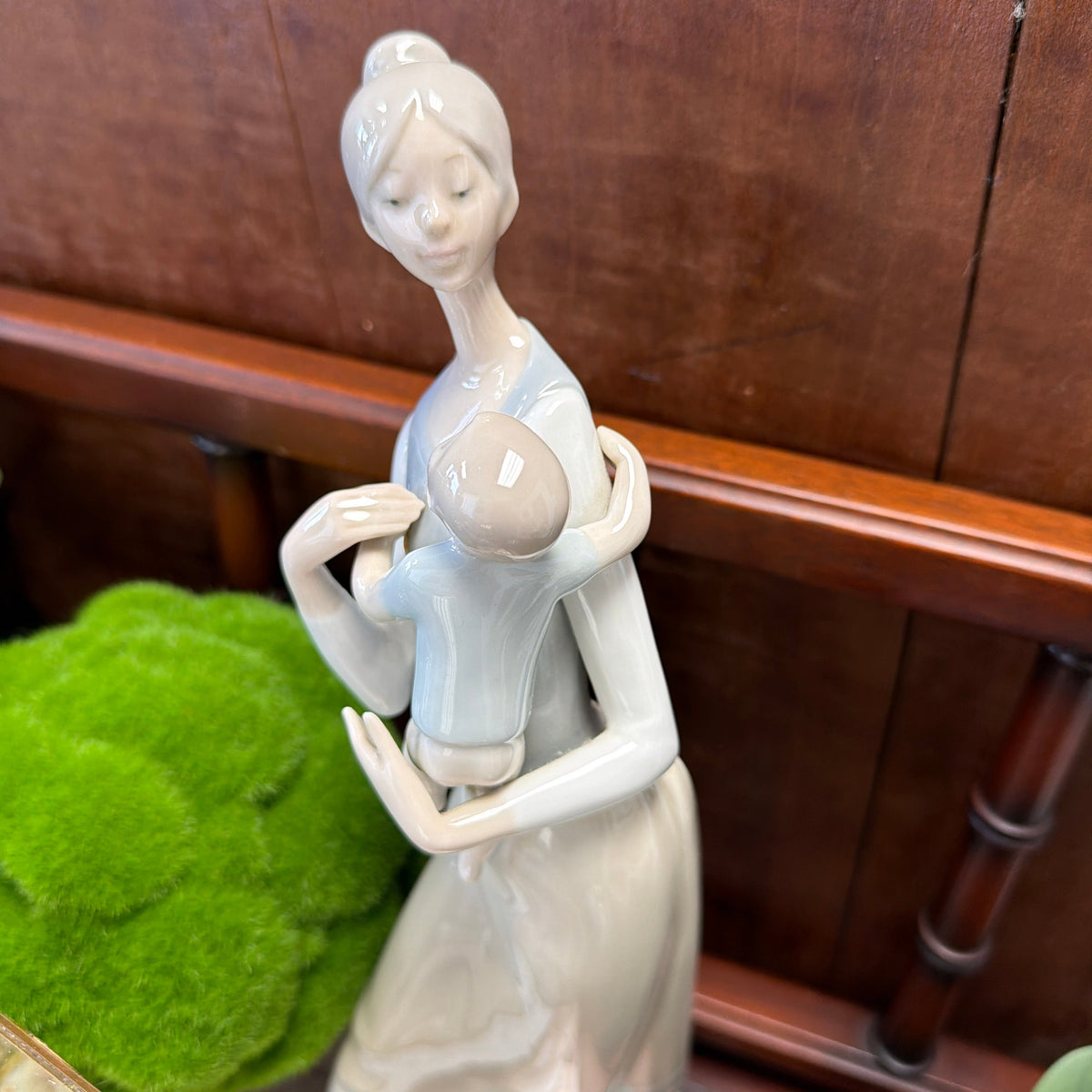 Lladro Porcelain Figurine, Mother and Child
