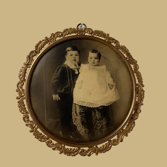 Vintage Ornate Round Frame