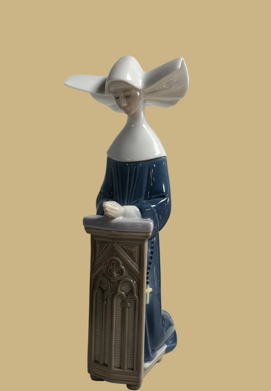 Lladro “Praying Nun”#5502